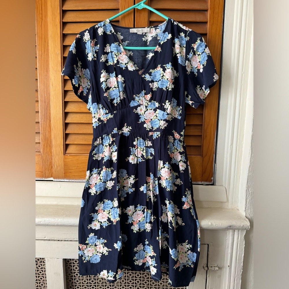 Loft Navy Floral Flutter Sleeve V-Neck Dress Size 4Petite